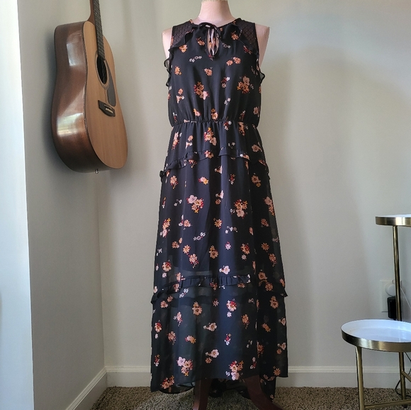 Ruffled Chiffon Maxi Dress Black + Autumn Floral 🍂 - Picture 2 of 7